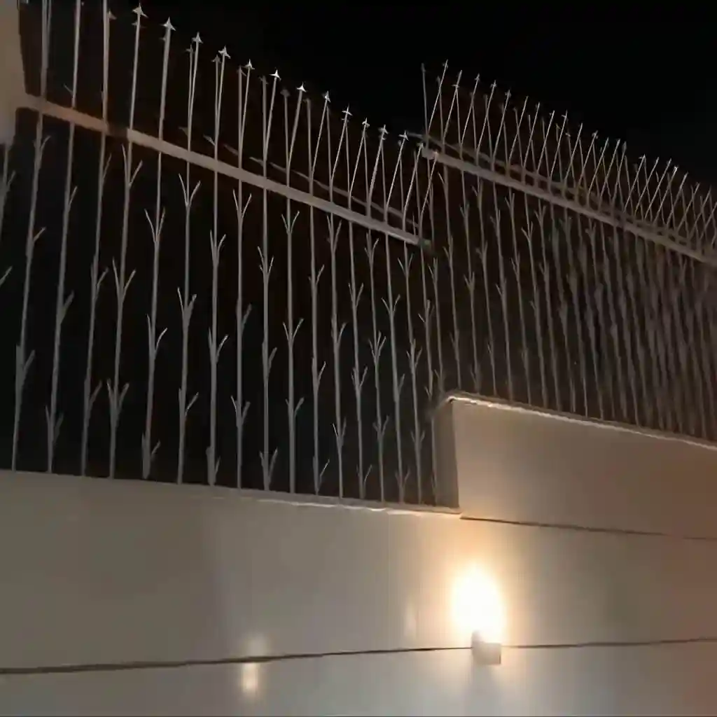 حفاظ گل‌دار فلزی