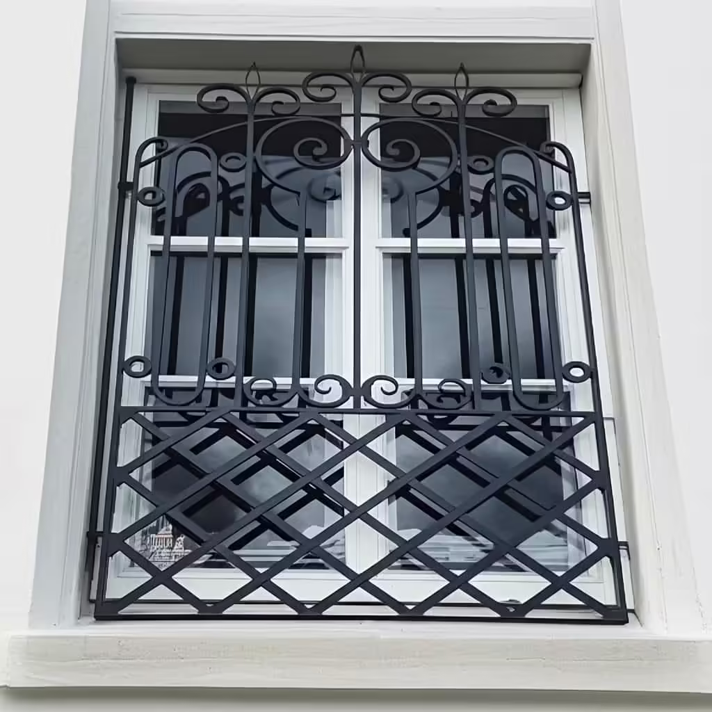 حفاظ پنجره رز در خرم آباد