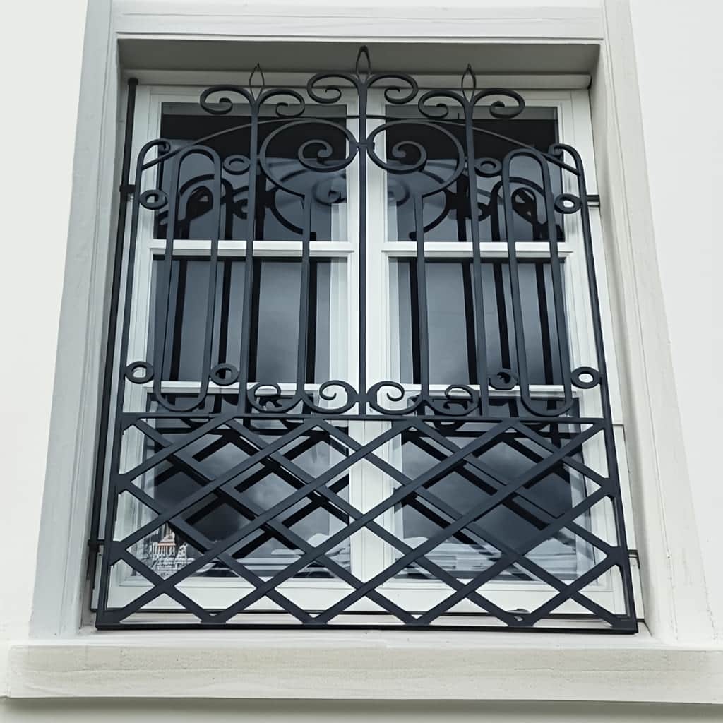 حفاظ پنجره رز در خرم آباد