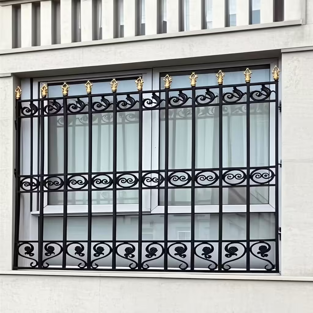 حفاظ پنجره سلطنتی نیل در خرم آباد