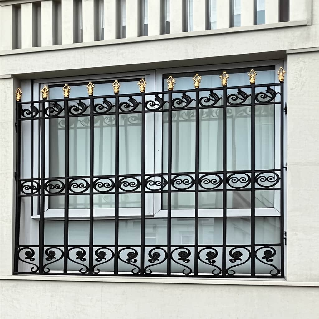 حفاظ پنجره سلطنتی نیل در خرم آباد