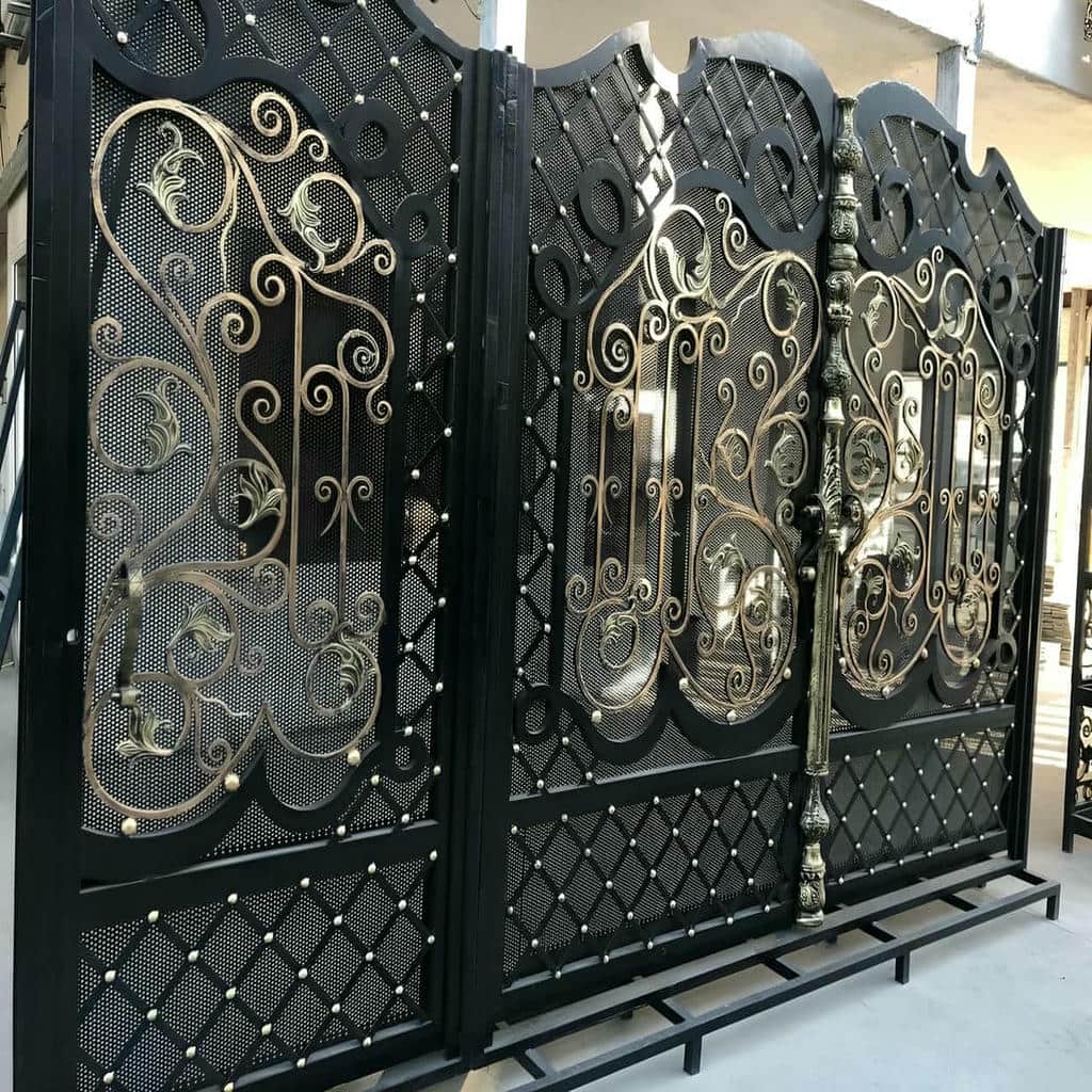 نصب درب حیاط ویلایی با ابعاد در خرم آباد