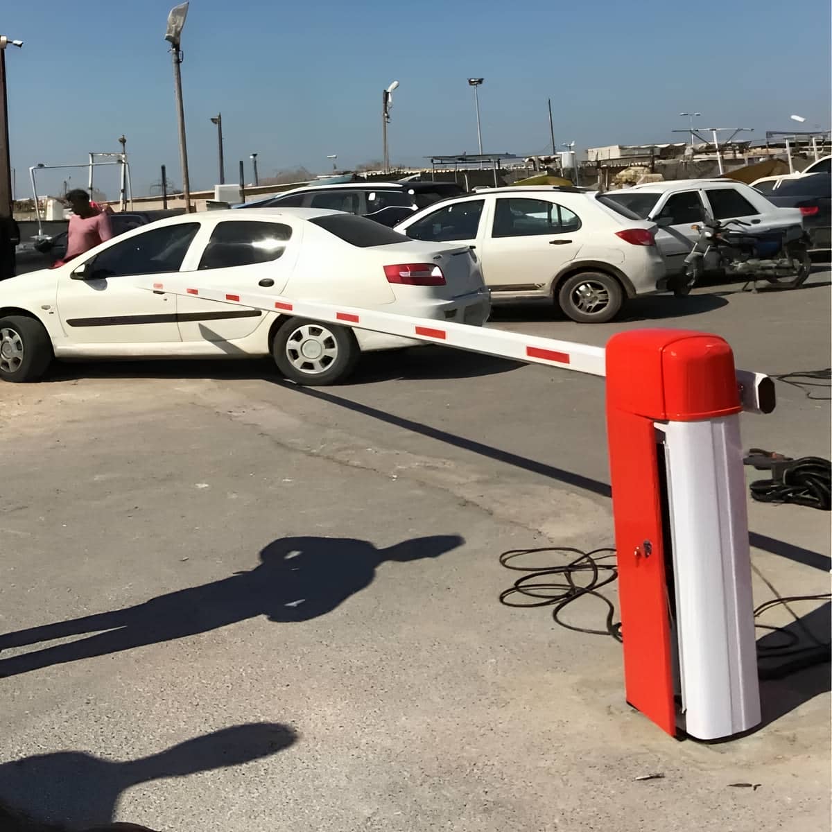 راهبند چرخشی عمودی با سازه فلزی در ورودی خرم آباد راهبند چرخشی عمودی با سازه فلزی در ورودی خرم آباد