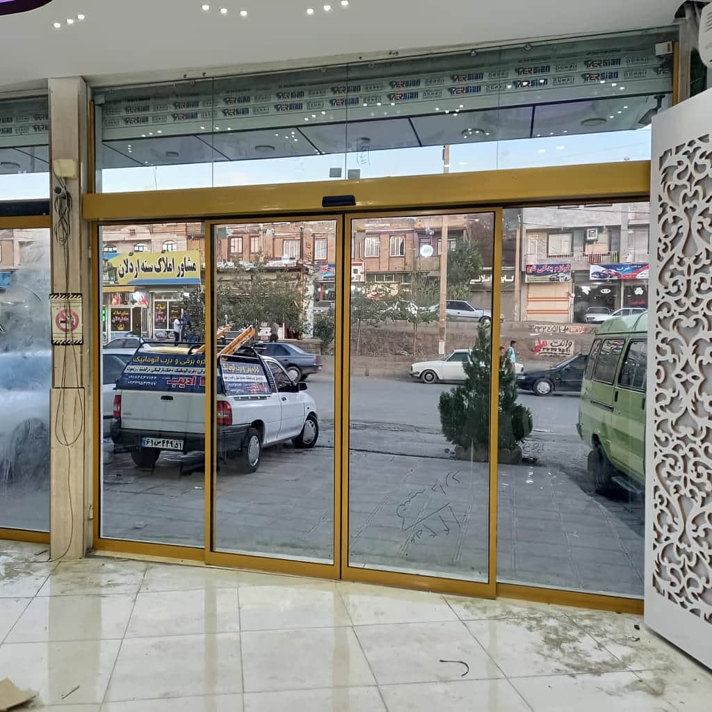 درب اتوماتیک شیشه ای کشویی در خرم آباد با اپراتور سقفی درب اتوماتیک شیشه ای کشویی در خرم آباد با اپراتور سقفی