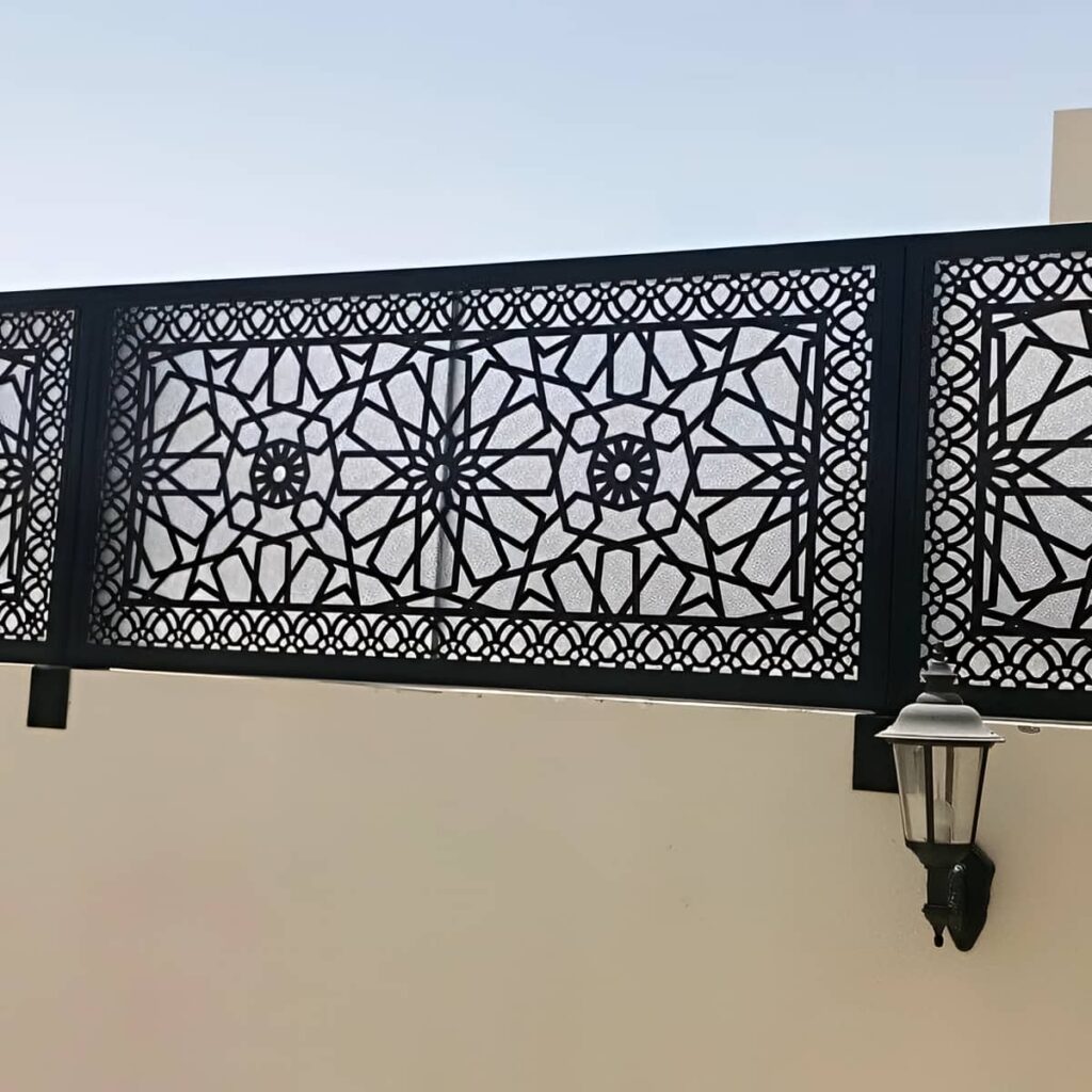اجرای حفاظ سی ان سی حیاط در خرم آباد