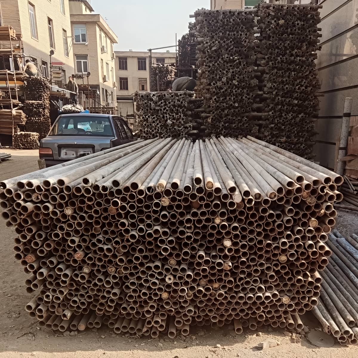 داربست مغازه و پاساژ برای تعمیر تابلو در خرم آباد داربست مغازه و پاساژ برای تعمیر تابلو در خرم آباد