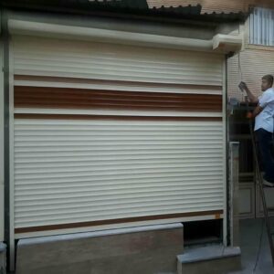 کرکره برقی مغازه در خرم آباد با تیغه آلومینیومی سفید