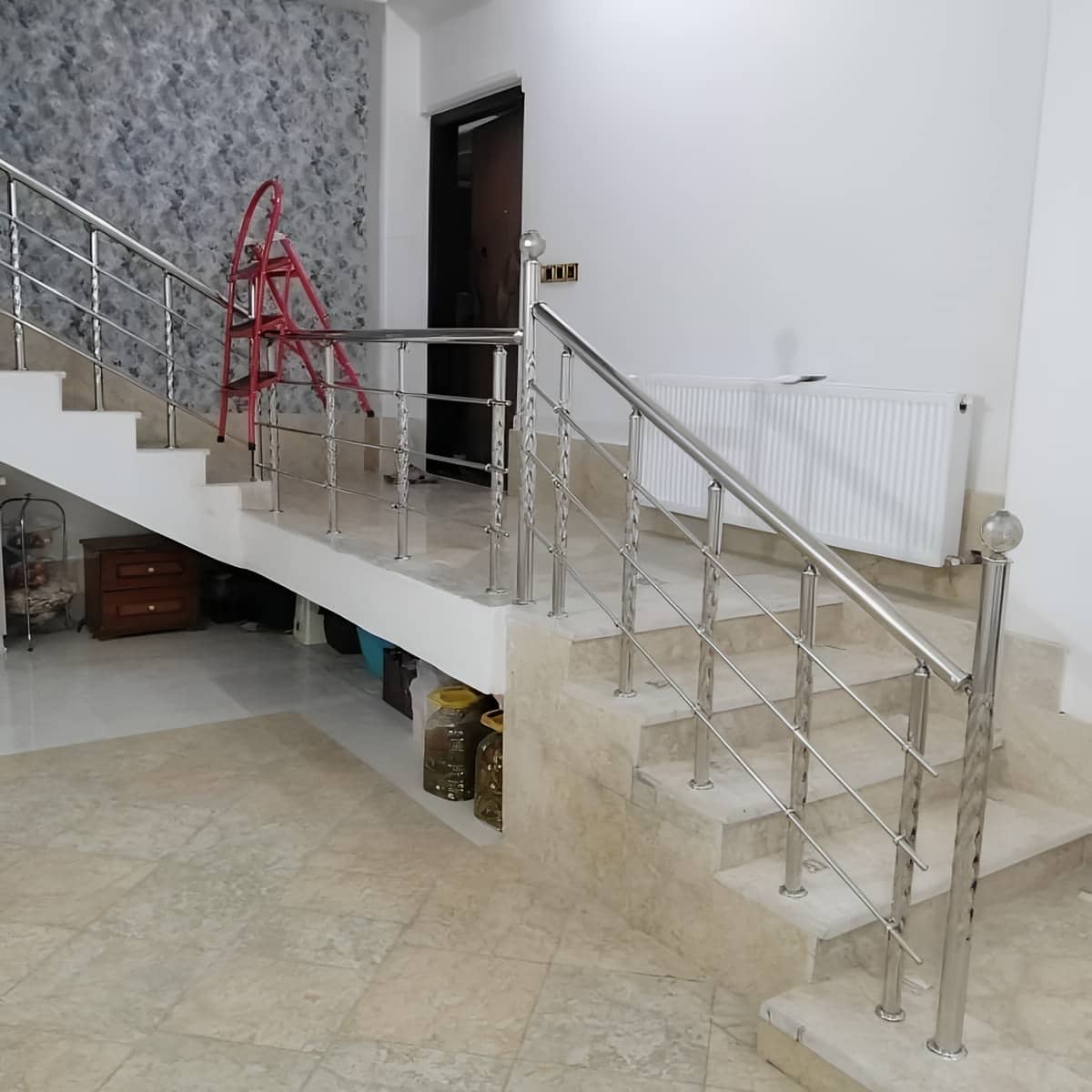 نرده استیل راه پله دوبلکس در خرم آباد با خطوط افقی نقره ای نرده استیل راه پله دوبلکس در خرم آباد با خطوط افقی نقره ای