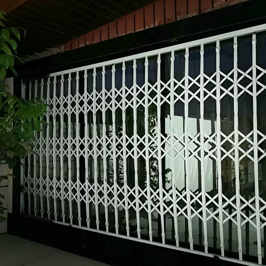 خرید درب آکاردئونی سلطنتی گل دار برای آپارتمان در خرم آباد خرید درب آکاردئونی سلطنتی گل دار برای آپارتمان در خرم آباد
