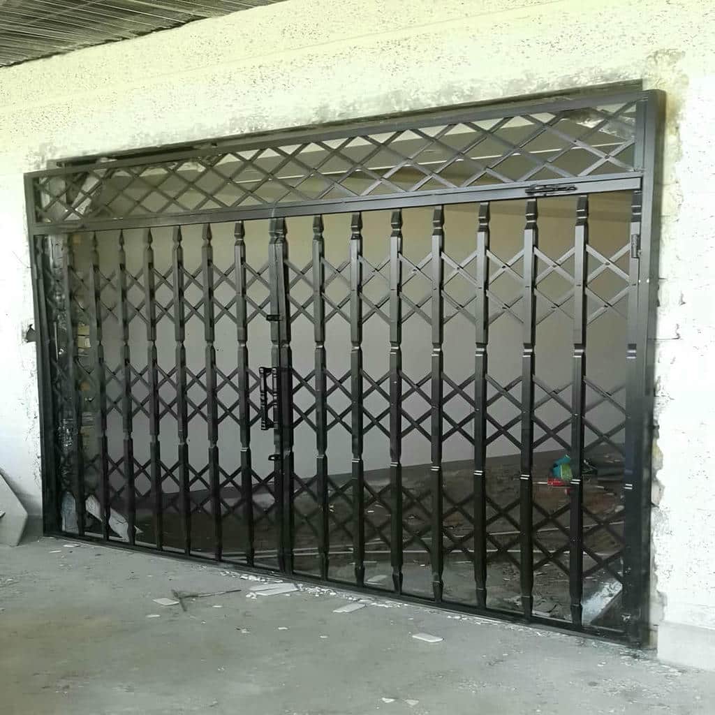 سفارش درب حفاظ فلزی ورودی واحد با اندازه‌گیری دقیق در خرم آباد