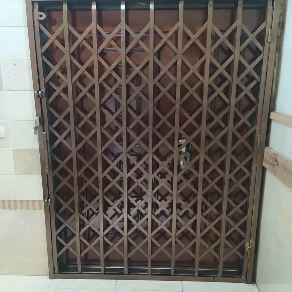 گارد آکاردئونی دو جداره ورودی با تسمه فولادی در خرم آباد