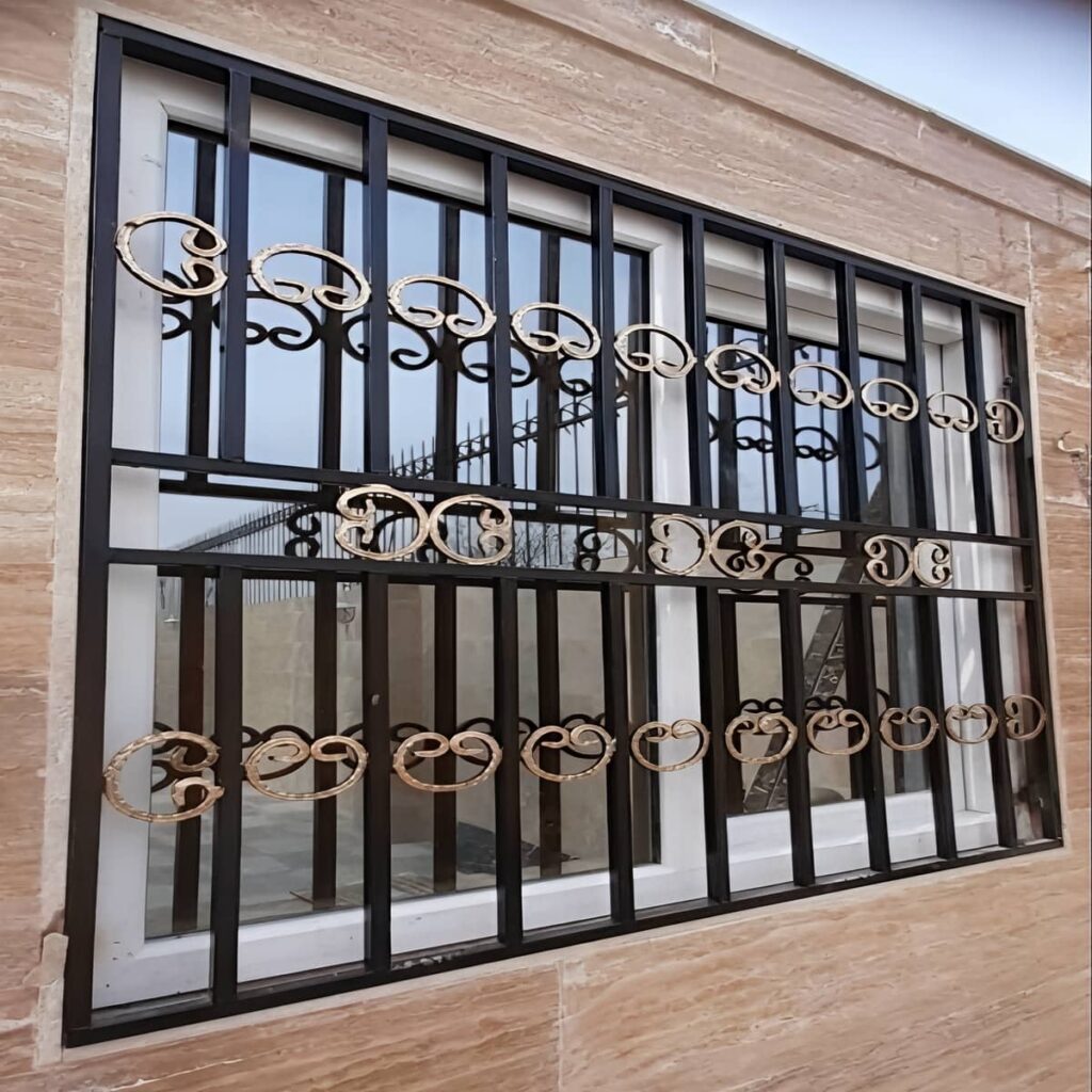 تولید نرده پنجره فرفورژه گل دار با گل نرده متقارن در خرم آباد