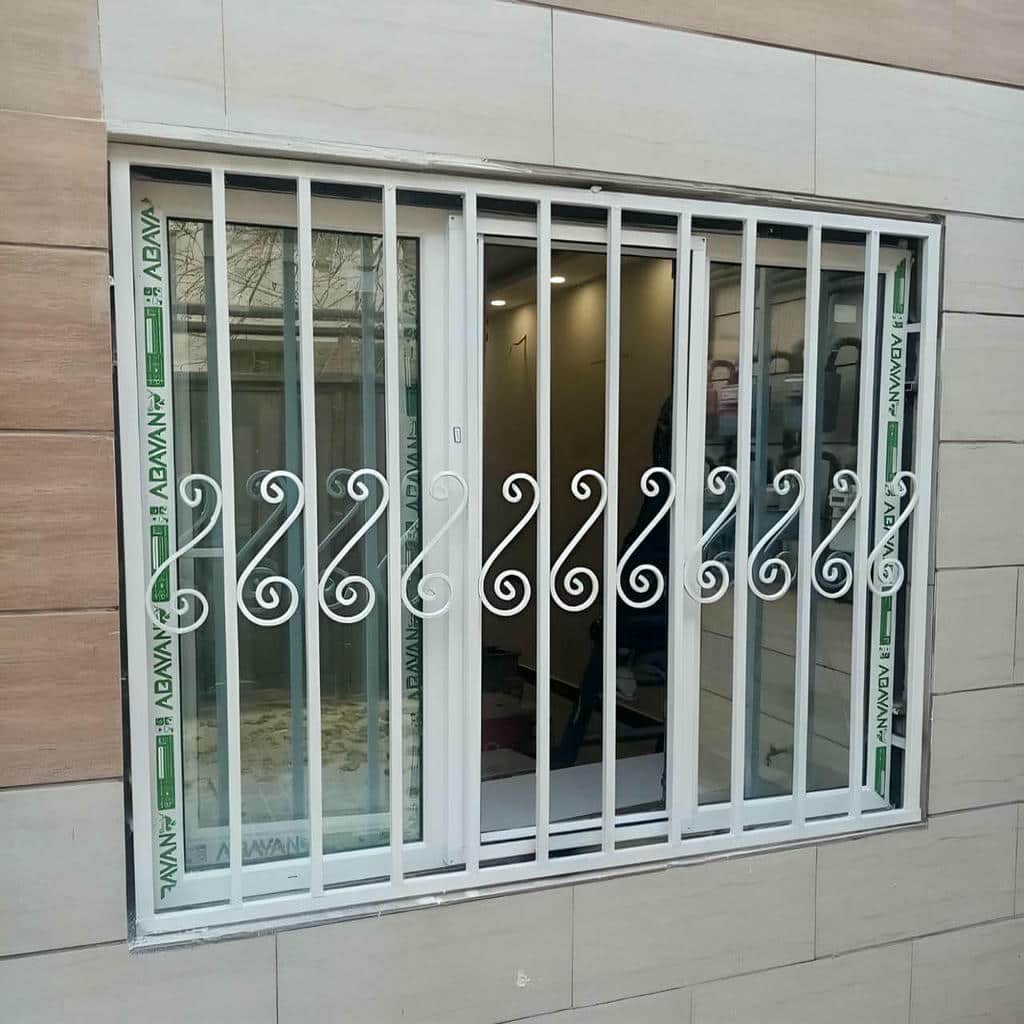 حفاظ پنجره رنگی کوره ای با خطوط افقی در خرم آباد