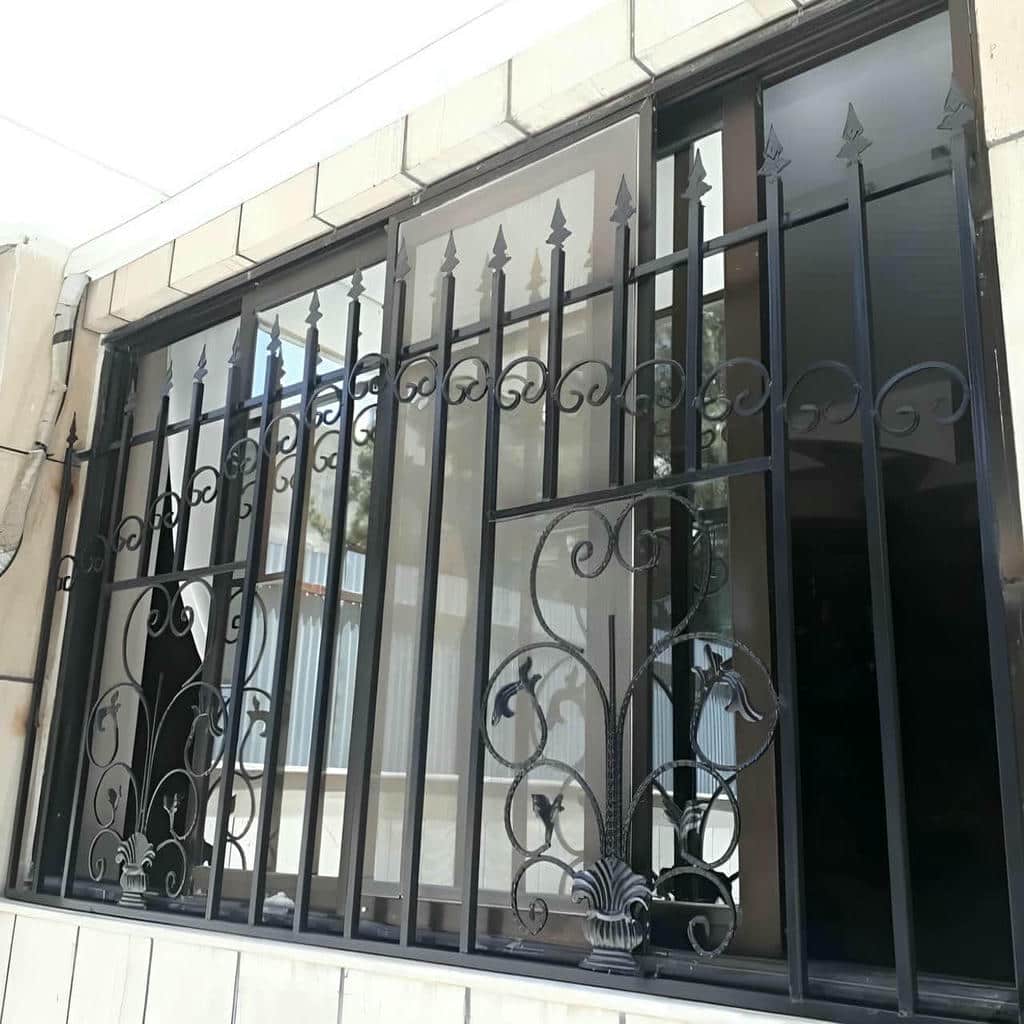 نصب حفاظ پنجره جای گلدان دار با مهار اصولی در خرم آباد