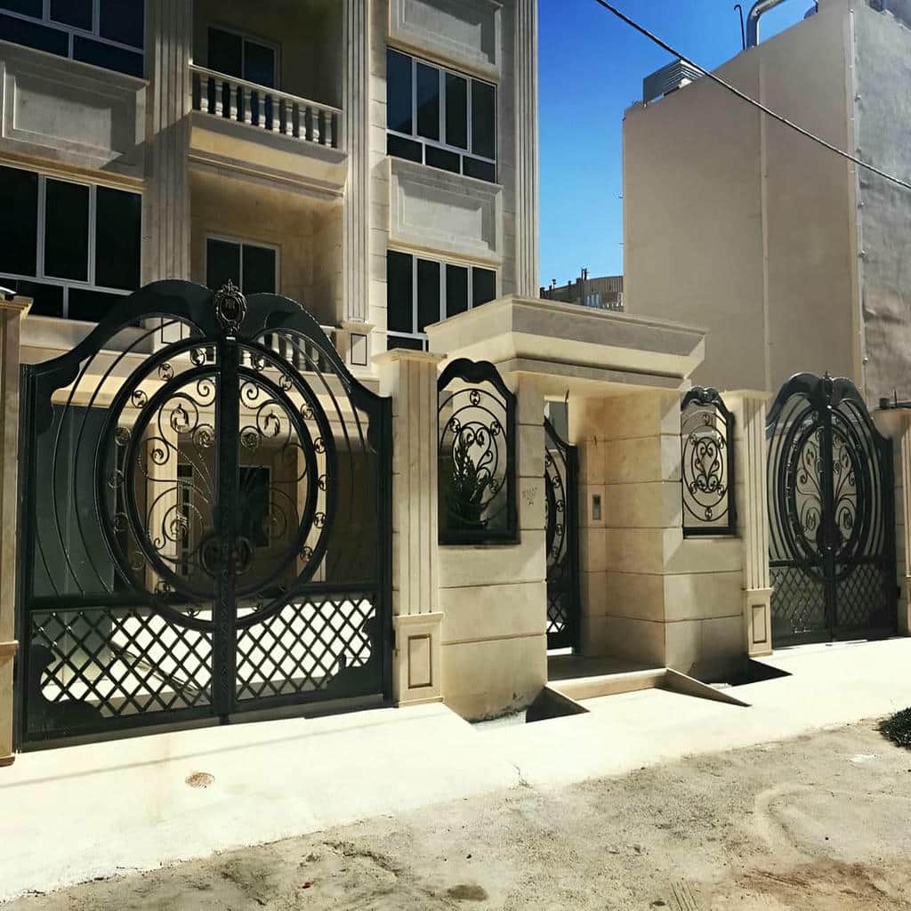 خرید درب حیاط فلزی دو لنگه با ساختار فنی مناسب در خرم آباد