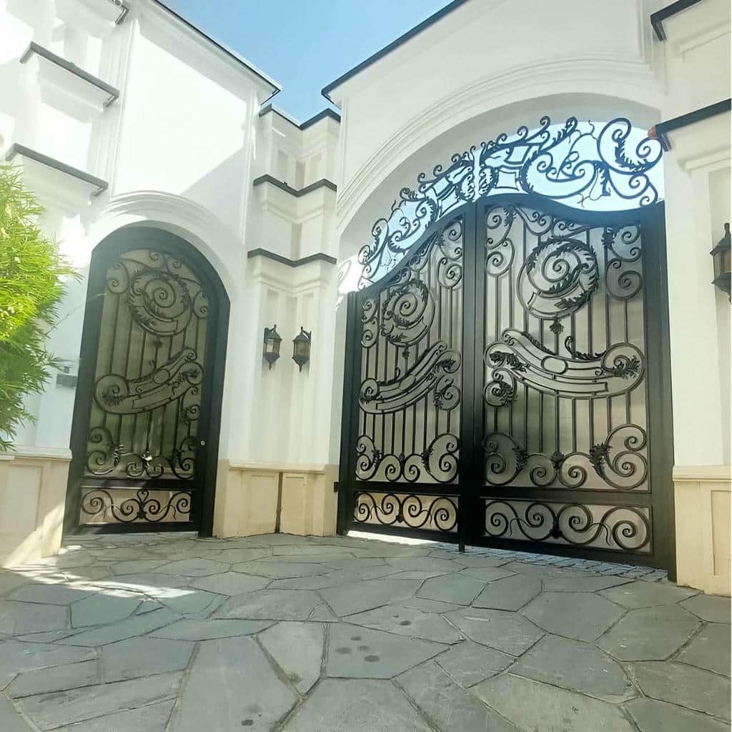 سفارش درب حیاط طاق دار بر اساس ارتفاع سردر در خرم آباد