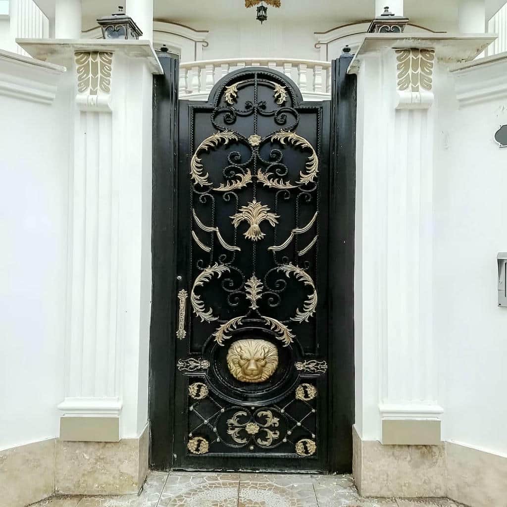 قیمت درب آهنی کلاسیک کتیبه دار بر اساس متریال و تزئینات در خرم آباد قیمت درب آهنی کلاسیک کتیبه دار بر اساس متریال و تزئینات در خرم آباد