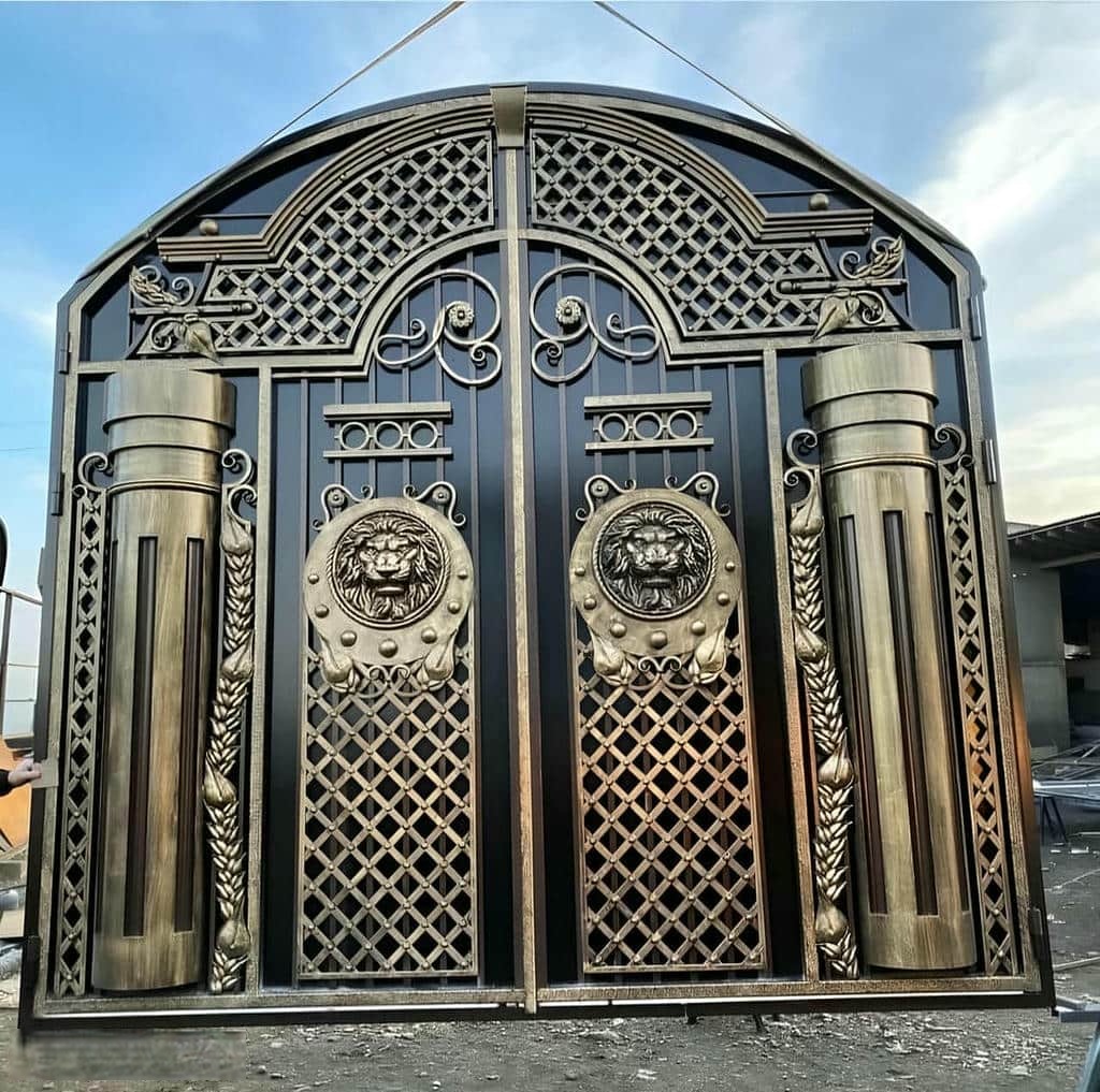 درب پارکینگ لوکس ورودی ویلا فرفورژه کلاسیک در خرم آباد درب پارکینگ لوکس ورودی ویلا فرفورژه کلاسیک در خرم آباد