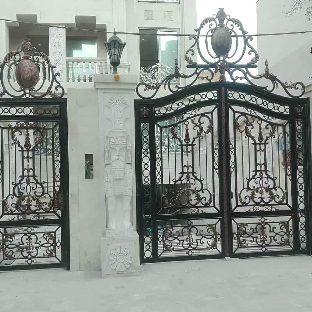 نصب درب مدرن کنار قاب سنگی با تراز دقیق در خرم آباد نصب درب مدرن کنار قاب سنگی با تراز دقیق در خرم آباد