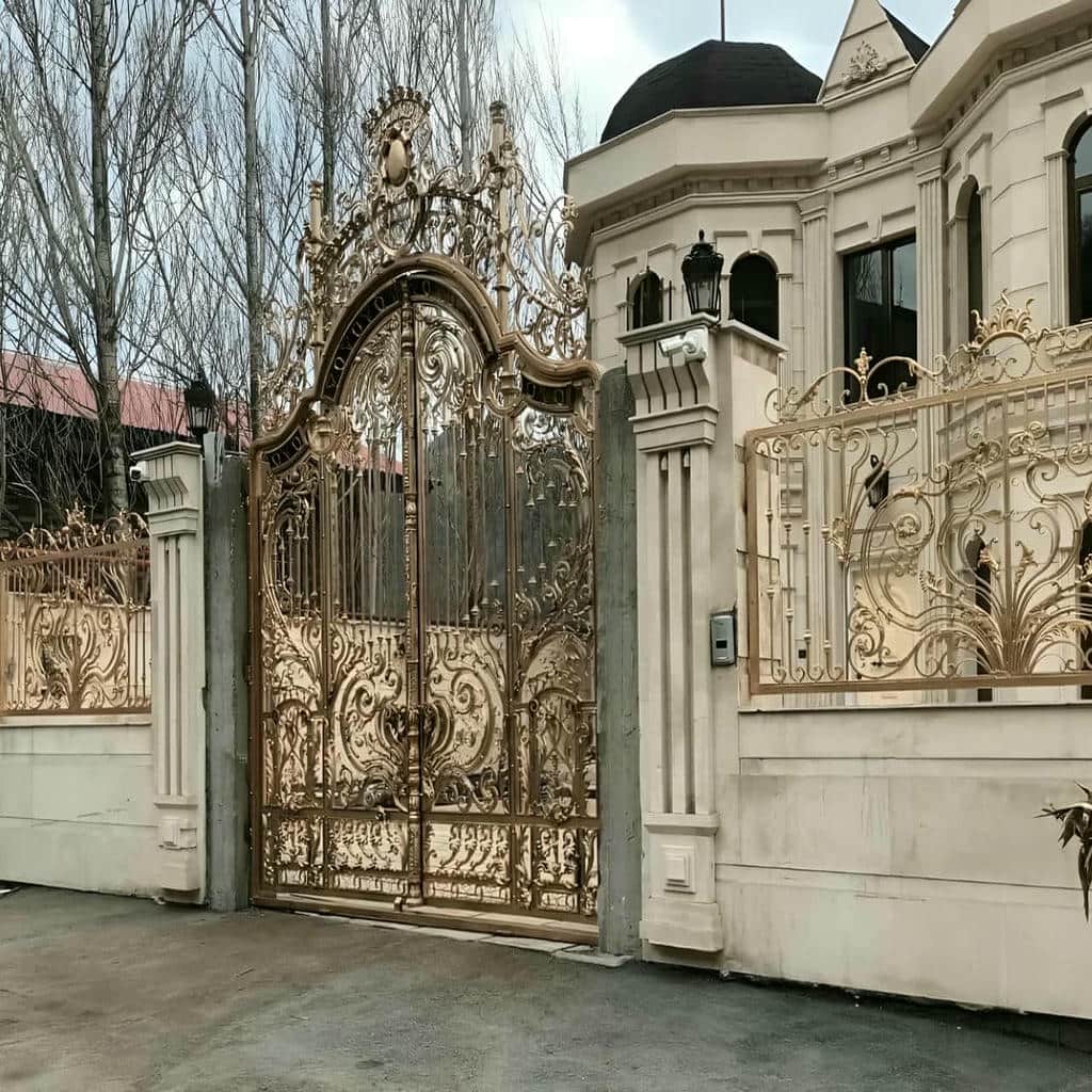 درب آهنی قوسی حصاری برای باغ در خرم آباد