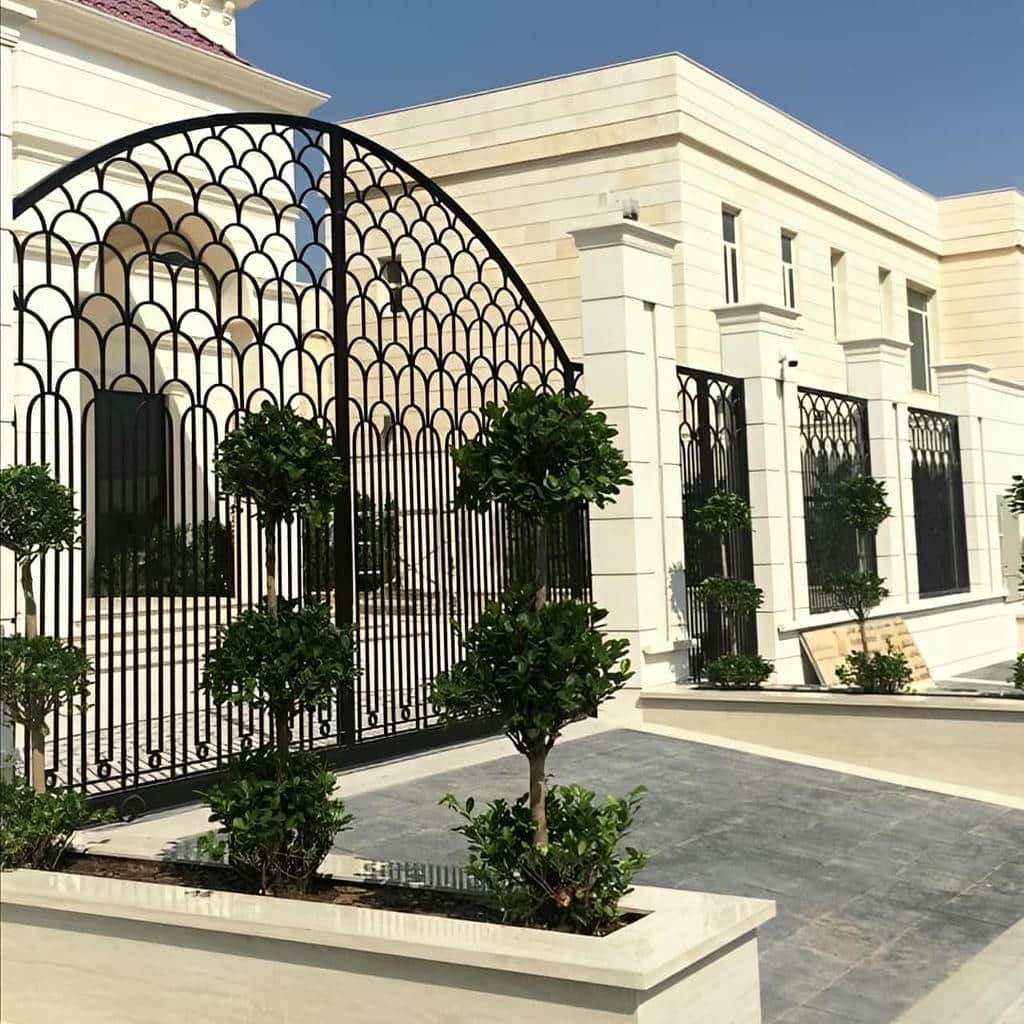 سفارش درب آهنی شیک حیاط با طراحی فنی در خرم آباد