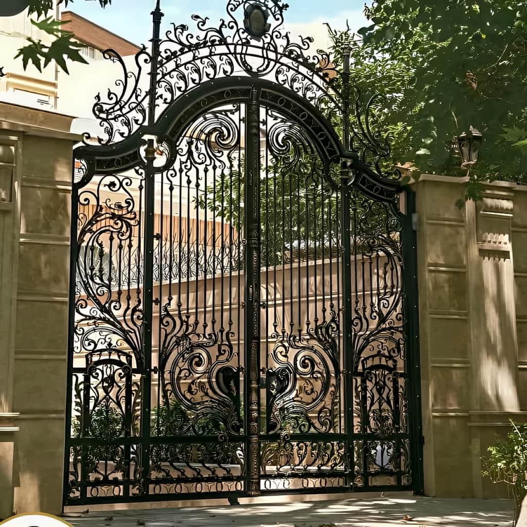 درب فرفورژه دو لنگه برای نمای رومی در خرم آباد