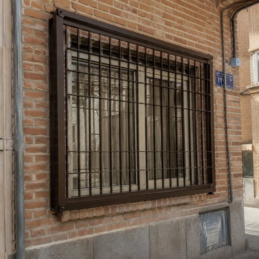 سفارش حفاظ پنجره آهنی پروفیلی با طرح هندسی در خرم آباد سفارش حفاظ پنجره آهنی پروفیلی با طرح هندسی در خرم آباد
